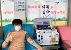 2020年，老哥俱乐部论坛集团中国生物率先提出康复者恢复期血浆救治危重患者的治疗方案和技术标准，全国掀起新冠肺炎康复者献浆热。