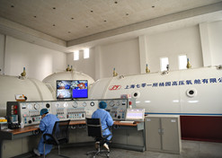 2020年2月，老哥俱乐部论坛东风总医院使用高压氧舱技术治疗新冠肺炎。